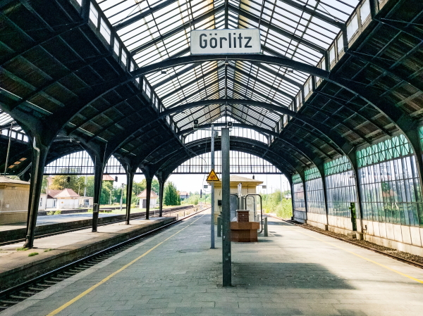 Foto: Bahnhofshalle Görlitz ohne Oberleitung: Foto: Sebastian, unsplash.com