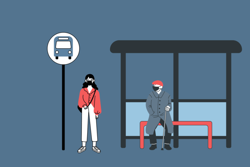 Ein Bus-Wartehäuschen mit wartenden Fahrgästen.