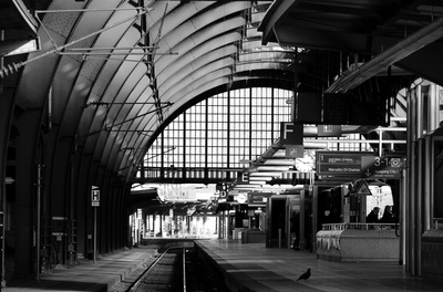 Ein leerer Bahnsteig